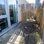 New The Viewpoint Modern 2 Bed Near O2 And Excel Ideal For Business And Long Stays