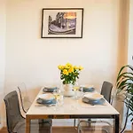 New The Viewpoint Modern 2 Bed Near O2 And Excel Ideal For Business And Long Stays